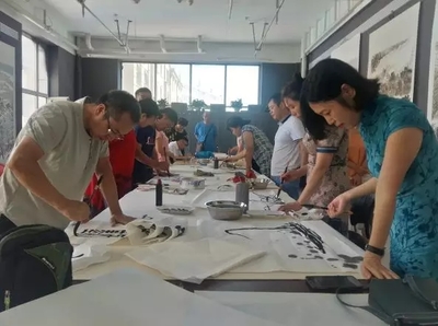 翰墨傳精神 丹青繪價(jià)值——區(qū)委宣傳部成功舉辦社會(huì)主義核心價(jià)值觀書畫展暨文化藝術(shù)交流活動(dòng)